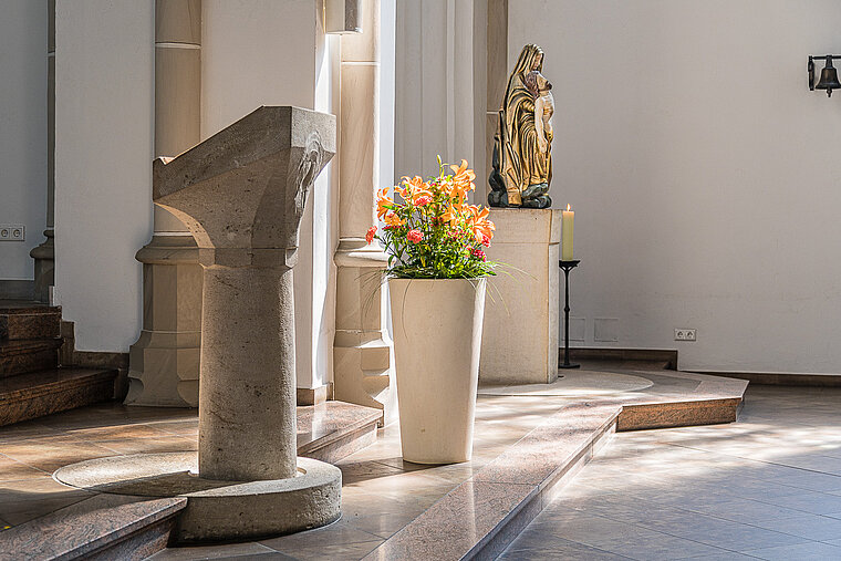 Ambo in der Propsteikirche St. Johann.