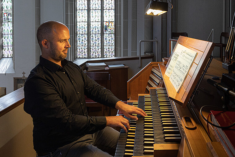 Felix Mende an der Orgel von St. Johann