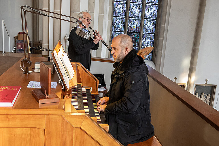 Organist Felix Mende (vorne) und Oboist Gregor Daul