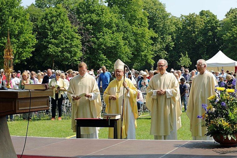 Foto von der Fronleichnamsfeier im Bremer Bürgerpark